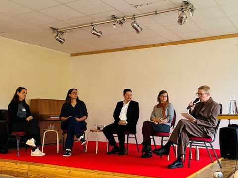 Podiumsgespräch vom Netzwerk Alleinerziehende im VaV mit Bezirksbürgermeister Martin Schaefer