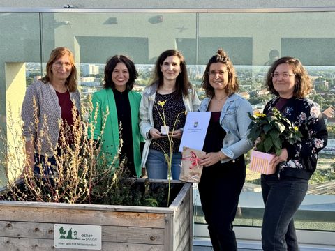 PM Bezirkstaler-Verleihung für Nachbarschaftsprojekt Gärtnern auf der Liese