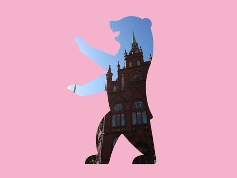 Rathaus Lichtenberg in Berliner Bär Silhouette