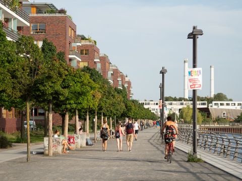 Promenade am Wasser der Rummelsburger Bucht