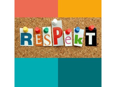 Die Buchstaben des Wortes "Respekt" auf einer Pinnwand.