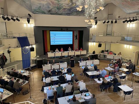 Sitzung der BVV Marzahn-Hellersdorf 2024 im Arndt-Bause-Saal des Freizeitforum Marzahn