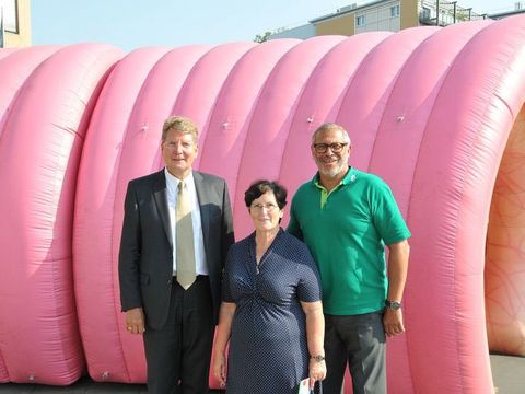 "20 Meter Vorsprung - Berlin gegen Darmkrebs" vor dem Rathaus Marzahn-Hellersdorf - Teaserbild