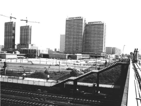 Helene-Weigel-Platz Mai1983