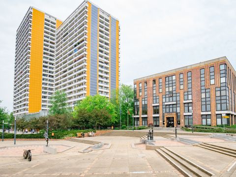Helene-Weigel-Platz
