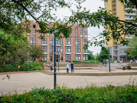 Altes Rathaus am Helene-Weigel-Platz
