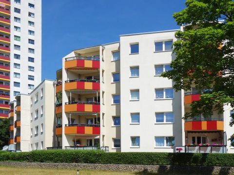 Wohnen Mehrower Allee nach Sanierung und Teilrückbau der oberen Geschosse, 2015