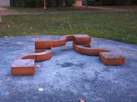 Skulptur „Mäander“ von Susanne Specht