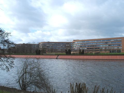 Park auf dem Moabiter Werder mit "Abgeordneten-Schlange" (Bild: Bezirksamt Mitte)