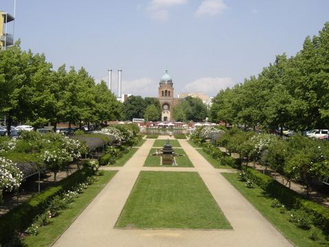 Park im ehemaligen Luisenstädtischen Kanal (Bild: Bezirksamt Mitte)