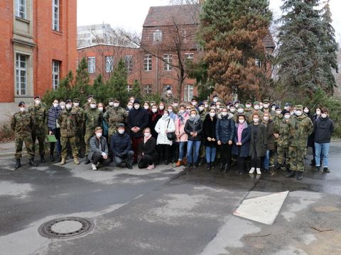 Bezirksamt Mitte verabschiedet sich von 30 Soldat*innen, die das Gesundheitsamt in der Pandemie unterstützt haben
