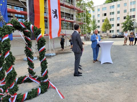 Richtfest für die neue Grundschule in der Adalbertstraße