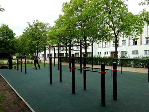SUW - Vorplatz Tribünengebäude 2015