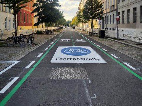 Markierungsarbeiten in der Fahrradstraße Melchiorstraße