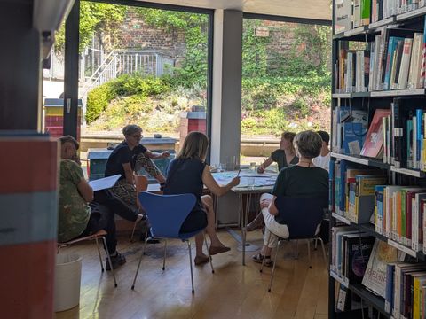 Nachbarschaftsrat in der Bibliothek am Luisenbad