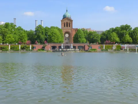 Engelbecken mit St.-Michael-Kirche
