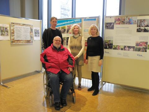 Berolina-Galerie, v.l.n.r. Fr. Knuth (BA Mitte), Fr. Möser (Mobi-Dienst HVD) Hr. Rethloff (Mobi-Dienst HVD), Hr. Canzler. (Bild: Bezirksamt Mitte)