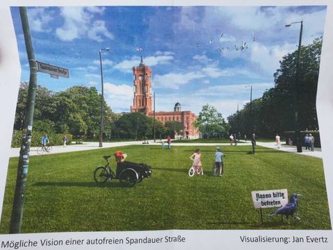 Vision einer autofreien Spandauer Straße mit viel Grünfläche