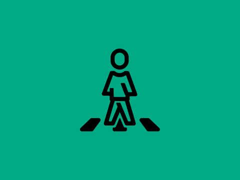 Mittelgrüne Kachel mit dem Symbol Fußverkehr und Verkehrssicherheit