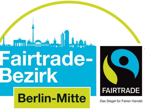 v.L. Martin Kamp (TransFair-Vorstand, Christlich-Demokratische Arbeitnehmerschaft) und Bezirksstadtrat Stephan von Dassel bei der Übergabe der Urkunde am 8.Oktober 2014 (Bild: Bezirksamt Mitte, Pressestelle)