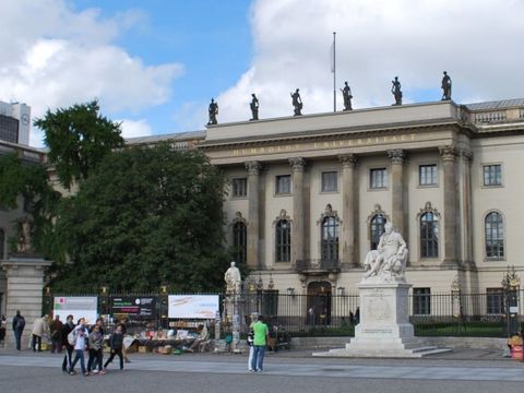 Humboldt-Universität Hauptgebäude Unter den Linden (Bild: Bezirksamt Mitte)
