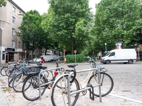 Fahrradbügel entlang der Schillerproemande