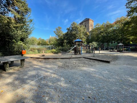 Reuterplatz mit Spielplatz