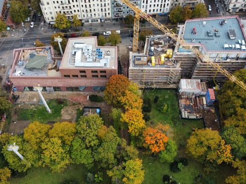 Baustellen von oben: Haus Spore Initiative und Haus des gemeinnützigen Journalismus von AFF Architekten