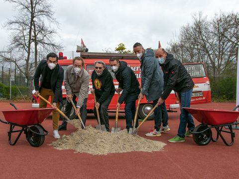 22.04.2021 - Erster Spatenstich und Projektauftakt zur Instandsetzung des Bolzplatzes nahe der Otto-Hahn-Schule
