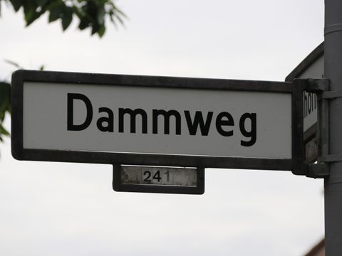 Straßenschiild Dammweg 241