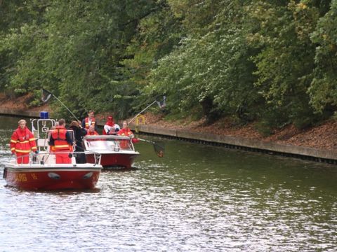 Der Uferputz von Schön wie wir wurde auch vom Wasser durch die DLRG und den Bezirksbürgermeister unterstützt.