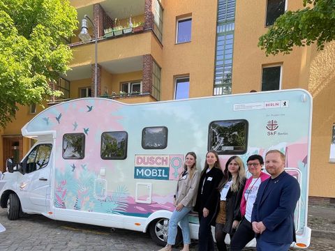 Vorstellung des neuen Duschmobils am 29. April 2025 (Bild: Sozialdienst katholischer Frauen)