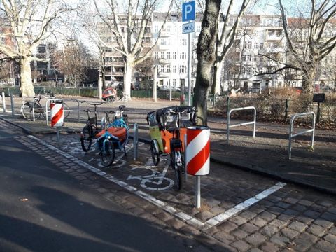 Lastenfahrradparkplatz Weichselstr.