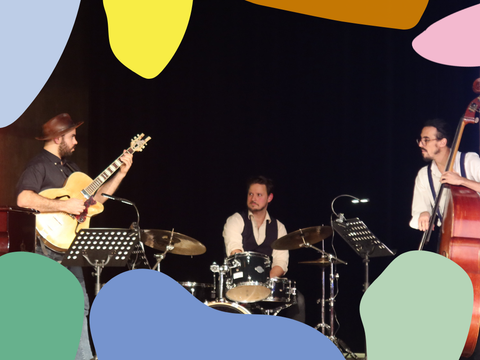 Engagement Gala 2026 Webbilder - Band: Jazztrio spielt vor schwarzem Hintergrund