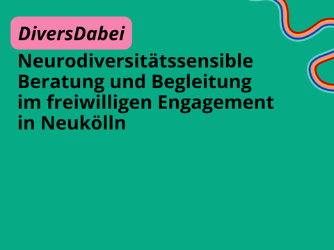 Das Logo des Projekts: Auf türkisenem Hintergrund steht oben links in schwarzer Schrift und rosa gehighlightet "DiversDabei", darunter in schwarzer Schrift steht "Neurodiversitätssensible Beratung und Begleitung im freiwilligen Engagement in Neukölln", in der oberen rechten und unteren linken Ecke sind geschwungene Linien in bunten Farben (blau, rosa, gelb, rot).