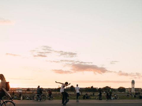 B_HM_Tempelhofer Feld bei Sonnenuntergang