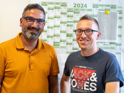 ZVB - zwei Kollegen stehen nebeneinander