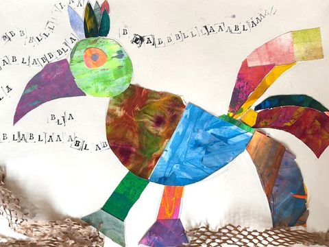 Mixed-Media: Vogel in Collage-Technik aus farbigem Papier und gestempelten Buchstaben. (Bild: © Franziska Lippold)