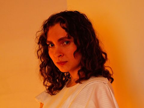Solo-Performance mit Karoline Sachslehner: »Masche, Netz, Gewebe«