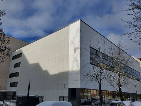 Außenansicht Sporthallen-Neubau des Felix-Mendelsohn-Bartholdy-Gymnasiums