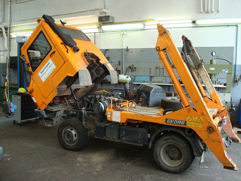LKW in der Werkstatt
