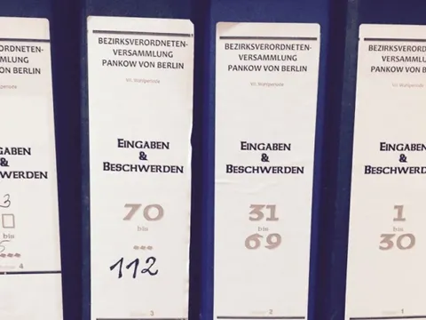 Ordner mit der Aufschrift Eingaben und Beschwerden