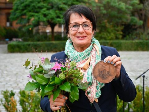Astrid Landero erhält die Bezirksmedaille 2023
