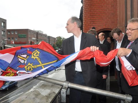 Hissen der Kolberger Flagge