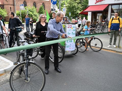 Vollrad Kuhn, Bezirksstadtrat für Stadtentwicklung und Bürgerdienste eröffnet, die Fahrradstraße
