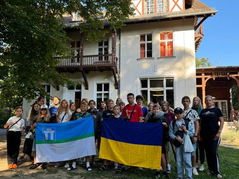 Gruppenfoto der Kinder des Feriencamps in Berlin