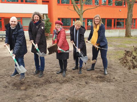 v.l.n.r.: Alexander Ewers, Korinna Stephan, Ülker Radziwill, Peggy Frommann, Ricarda Söhndel (Bild: Bildrechte: BA Reinickendorf)