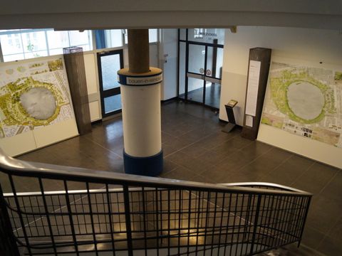 Entwürfe der Preisträger in der Nordhalle vom Rathaus Reinickendorf (Bild: Bezirksamt Reinickendorf)