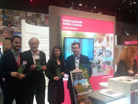 Bezirksstadtrat Uwe Brockhausen mit Christine Kretlow von der Wirtschaftsförderung Bezirksamt Reinickendorf, Vorstand Tourismusverein Reinickendorf, Christian Garbrecht und visit Berlin, Jonathan Ponstingl (von rechts nach links) (Bild: Bezirksamt Reinickendorf (Bettina Berrey))