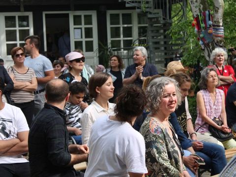 Mehrere hundert Gäste kamen zum Sommerfest (Bild: Bezirksamt Reinickendorf)